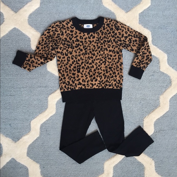 Old Navy Other - Girl’s 4T leopard print sweater.